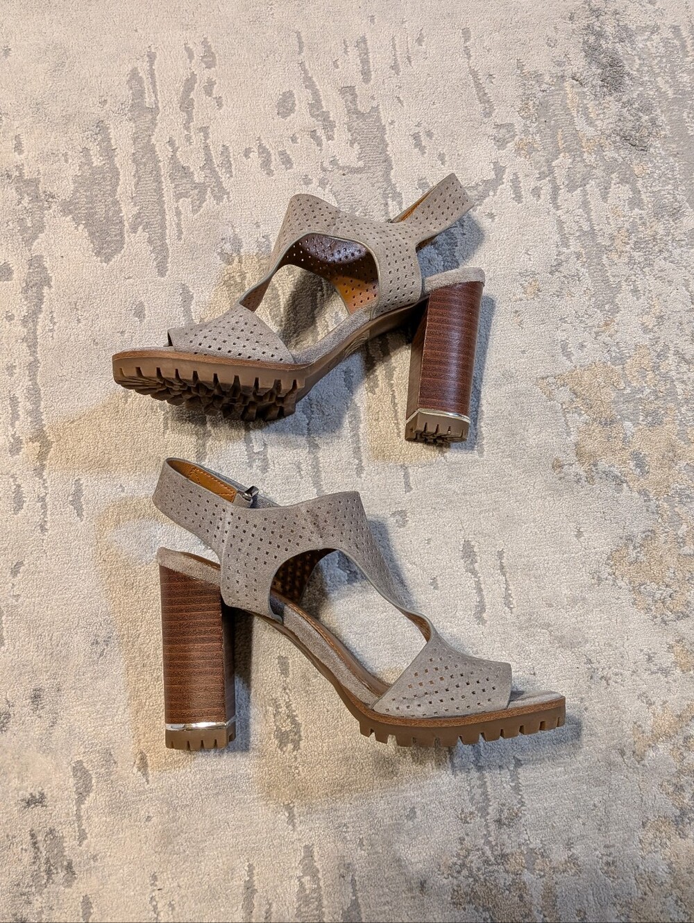 Franco Sarto 5.5 Gray Suede Block Heel Open Toe Sandals